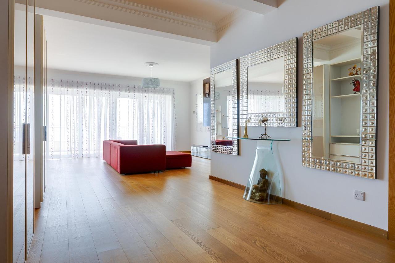 Seafront Apartment In Sliema With Pool, Upmarket Complex Exterior photo