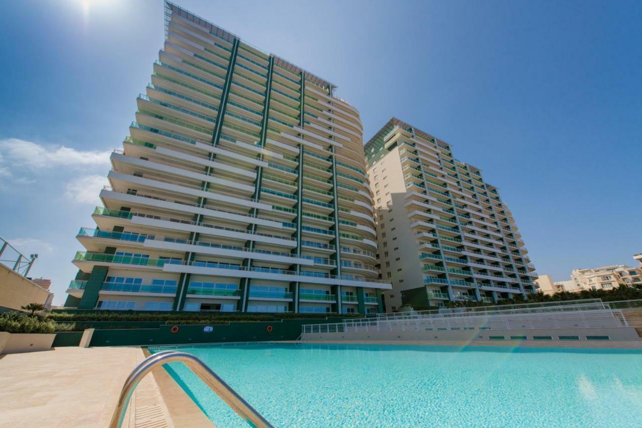 Seafront Apartment In Sliema With Pool, Upmarket Complex Exterior photo