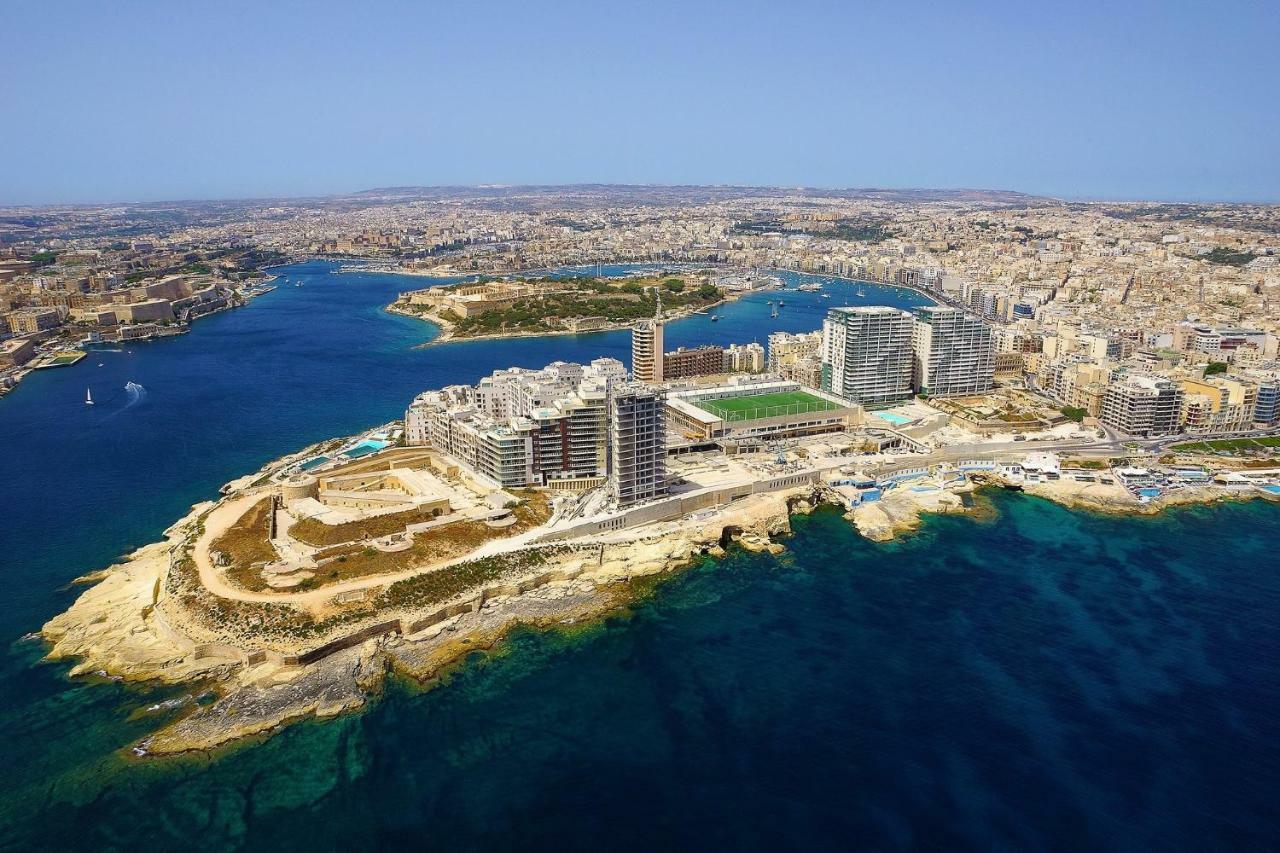 Seafront Apartment In Sliema With Pool, Upmarket Complex Exterior photo